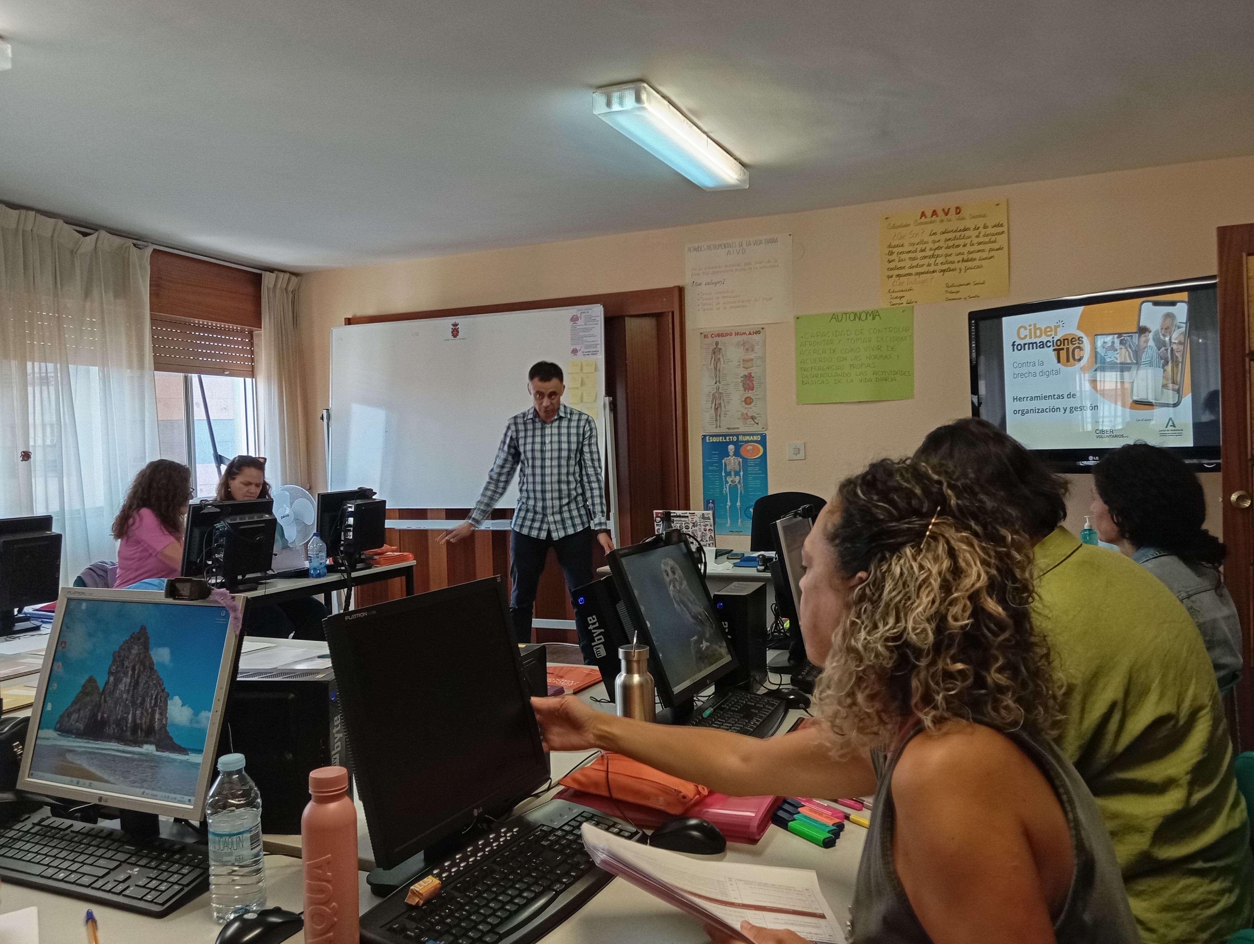 Ciber voluntarios/as